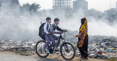 বায়ু দূষণে আজ শীর্ষ তিনে ঢাকা 