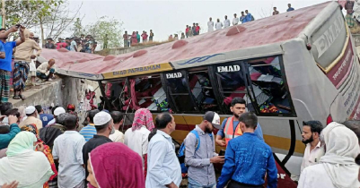 মাদারীপুরে যাত্রীবাহী বাস খাদে পড়ে নিহত অন্তত ১৬