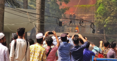 কাঁদছেন ব্যবসায়ীরা, ছবি তুলছেন উৎসুক জনতা 