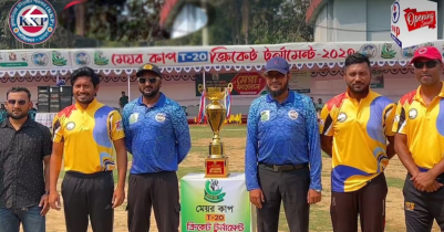 চলছে মেয়র কাপ ক্রিকেট টুর্নামেন্টের ফাইনাল খেলা 