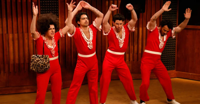 Jonas Brothers Twin With Molly Shannon`s Sally O`Malley on SNL