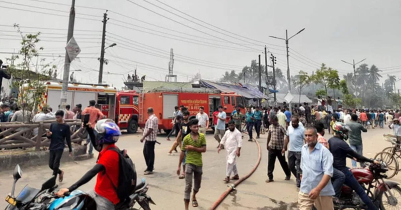 Fruits market fire in Sylhet, under control after half an hour