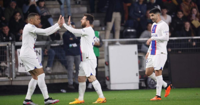 PSG cheers : won by 2-1