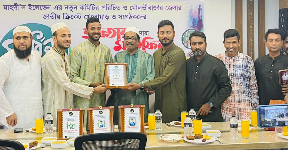 অনুষ্ঠানে সংবর্ধনা গ্রহণ করছেন জাতীয় দলের ক্রিকেটার এবাদত হোসেন। ছবি- আই নিউজ