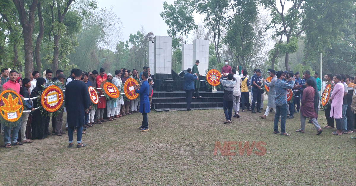 স্বাধীনতা দিবসে শহীদদের স্মরণে পুষ্পস্তবক অর্পণ। ছবি- আই নিউজ