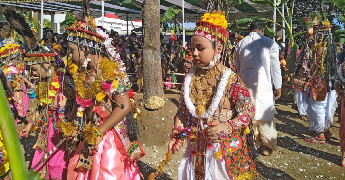 রাখাল নৃত্যরত মনিপুরী বালকেরা। ছবি- আই নিউজ