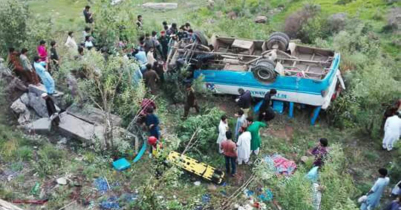 পাহাড়ি রাস্তায় ৩০০ ফুট নিচে পড়ে গেছে বাস, ৩৬ জন নি হ ত 