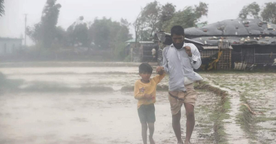 মোখার কেন্দ্র ৩টা নাগাদ উপকূল পেরোতে পারে