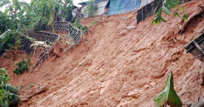 কক্সবাজারে পাহাড় ধসে মা-মেয়েসহ ৪ জনের মৃ ত্যু 