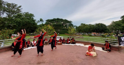 শাবিতে পথনাটক `বহ্নিশিখা’ মঞ্চস্থ করল শিকড়