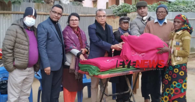 শীতার্ত সাঁওতাল ও চা শ্রমিকদের শীতবস্ত্র দিল সোনালী ব্যাংক