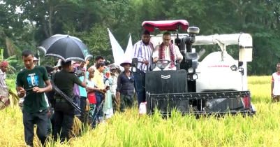 মৌলভীবাজারে সমলয় পদ্ধতিতে যান্ত্রিক উপায়ে ধান কাটার উদ্বোধন