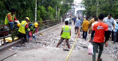 কিনব্রিজে লোহার বেষ্টনী দিয়েও আটকানো যাচ্ছে না পথচারীদের