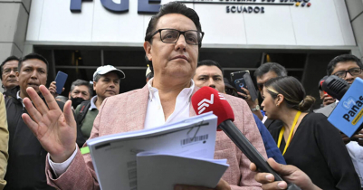 Ecuador presidential candidate Fernando shot d e a d