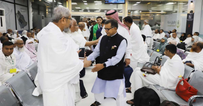 Biman`s first Hajj flight leaves Dhaka with 415 passengers