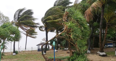 Rough sea in St Martin’s as wind grows stronger