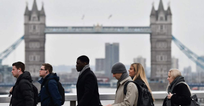 Net migration to UK hits record 606,000 in 2022