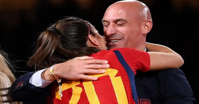 Spanish football chief to quit over World Cup kiss scandal