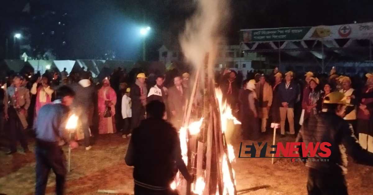 রাতে অনুষ্ঠিত হয় মহাতাঁবু জলসা। ছবি- আই নিউজ