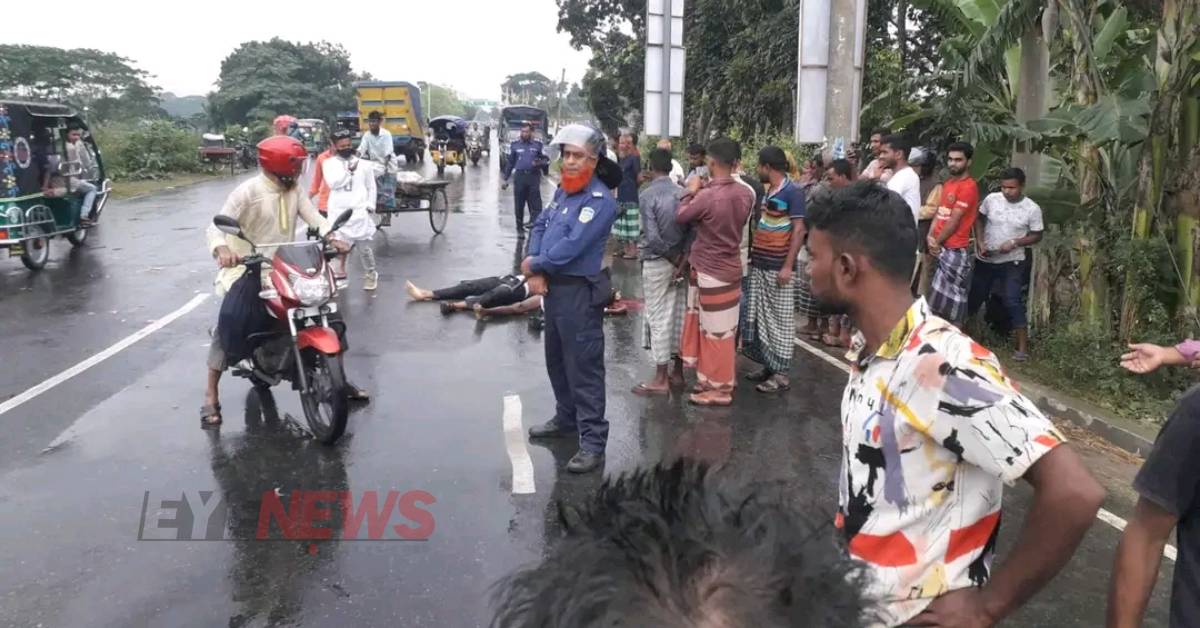 মোটরসাইকেল দুর্ঘটনায় ঘটনাস্থলেই দুই জনের মৃত্যু হয়। ছবি- আই নিউজ