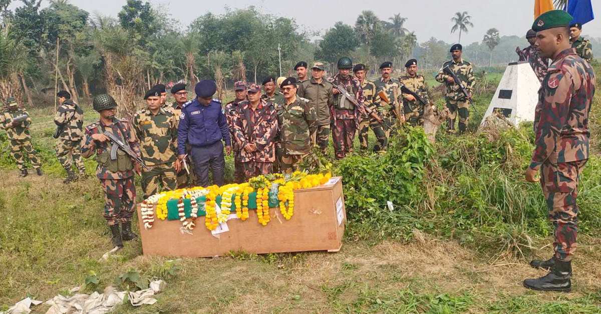 বুধবার সকালে মোহাম্মদ রইশুদ্দীনের লাশ বিজিবির কাছে হস্তান্তর করা হয়। ছবি- সংগৃহীত