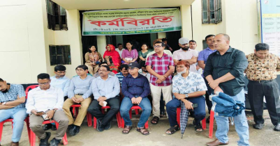 দাবি আদায়ে অর্ধ দিবস কর্মবিরতি পালন করেছে শাবি শিক্ষকরা 