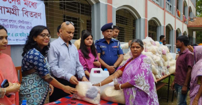 মৌলভীবাজারে বন্যার্তদের পাশে বিভাগীয় কমিশনার