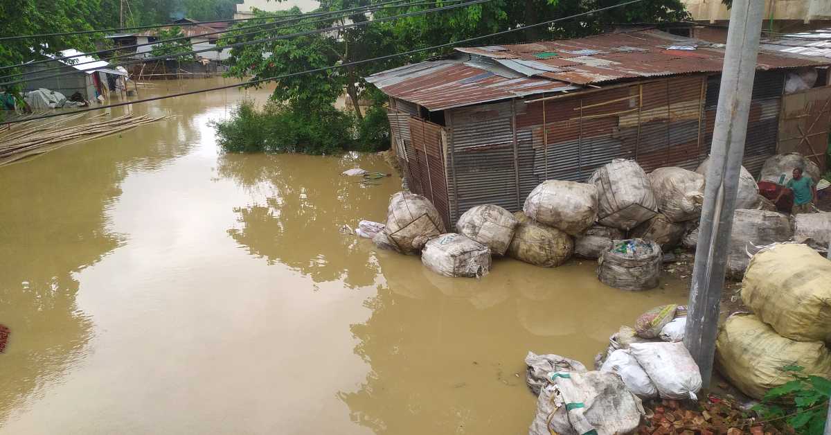 আগেরদিন এসব জায়গা শুকনো থাকলেও বুধবার সকালে তা প্লাবিত হয়ে যায়। ছবি- আই নিউজ