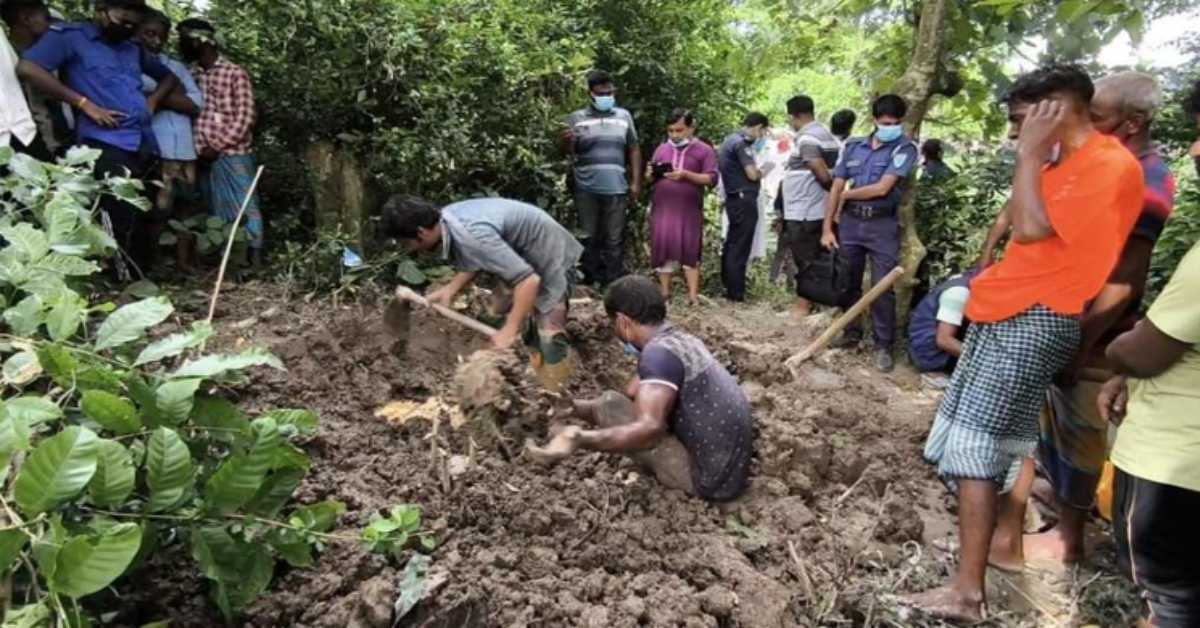 আদালতের নির্দেশে লা/শটি থেকে উত্তোলন করা হয়।