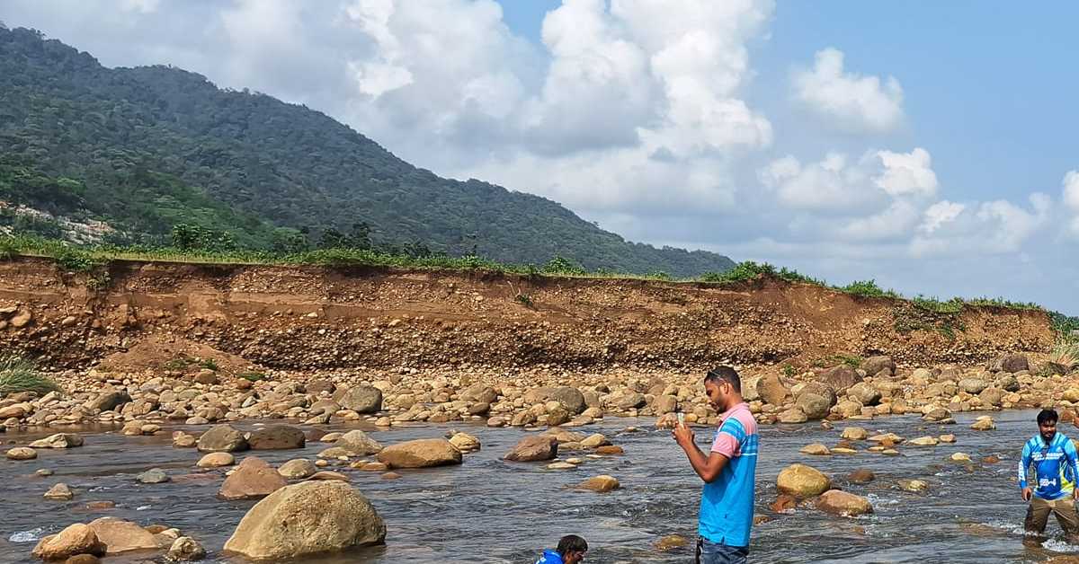 ভোলাগঞ্জের সাদা পাথর দেখতে এখানে প্রতিবছর ভিড় করেন লাখো পর্যটক।