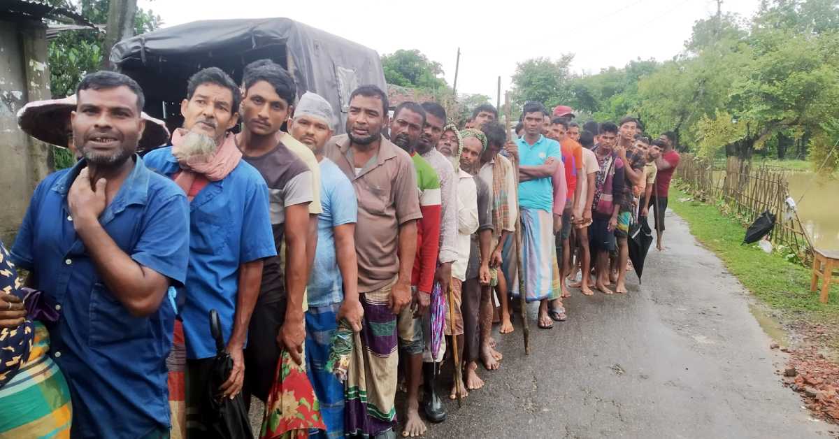 ইসলামপুর এলাকায় ২০০ জন বন্যার্তদের মাঝে বিজিবির খাদ্য সামগ্রী বিতরণ করা হয়।