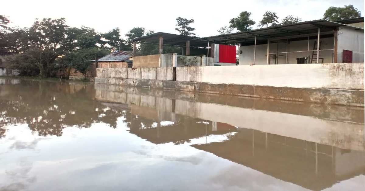 এখনো রাজনগরে পানিতে তলিয়ে আছে ঘরবাড়ি। ছবি- হেলাল আহমেদ