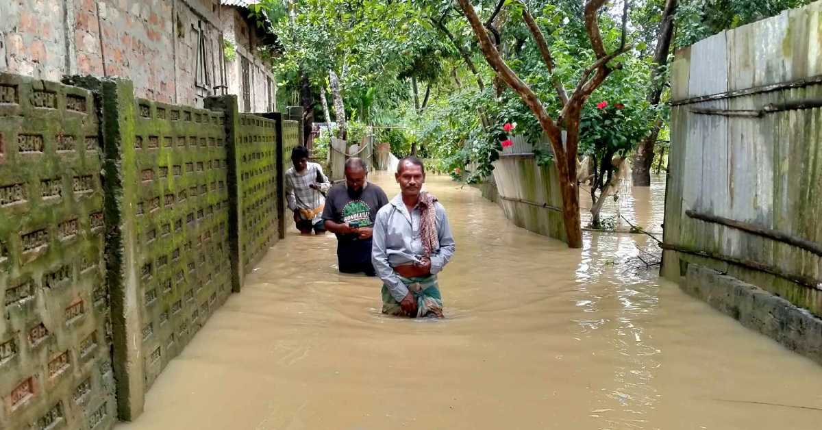 মৌলভীবাজারে বন্যা কবলিত মানুষের দুর্ভোগের ছবি।