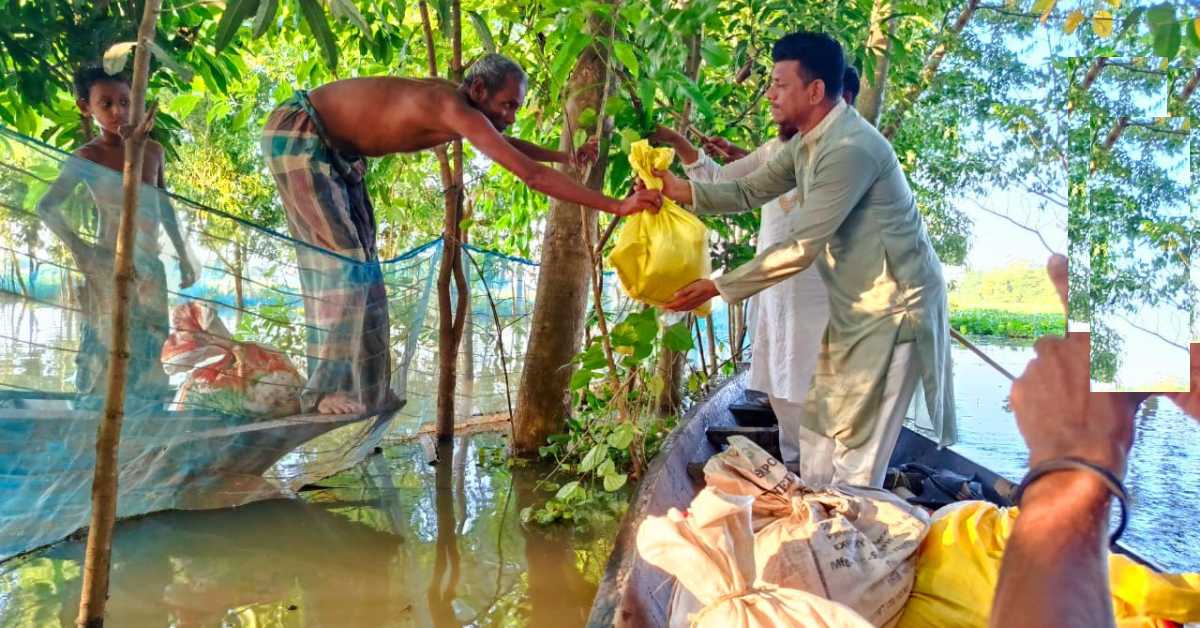 মোহন ফাউন্ডেশনের পক্ষ থেকে ত্রাণ সামগ্রী বিতরণ। ছবি- আই নিউজ