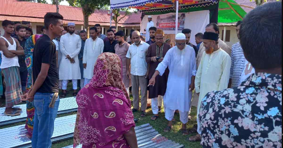 রাজনগর উপজেলায় বন্যায় ক্ষতিগ্রস্ত পরিবারের মধ্যে গৃহ নির্মাণ সামগ্রী বিতরণ।