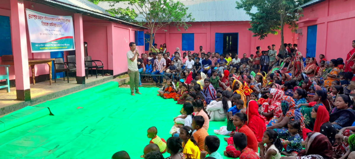 চা বাগানের অভিভাবকদের নিয়ে শিশু সুরক্ষা বিষয়ক সেমিনার অনুষ্ঠিত হয়েছে। ছবি: আই নিউজ