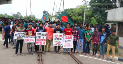 রেললাইন অবরোধ করে রাজশাহীতে শিক্ষার্থীদের বিক্ষো/ভ