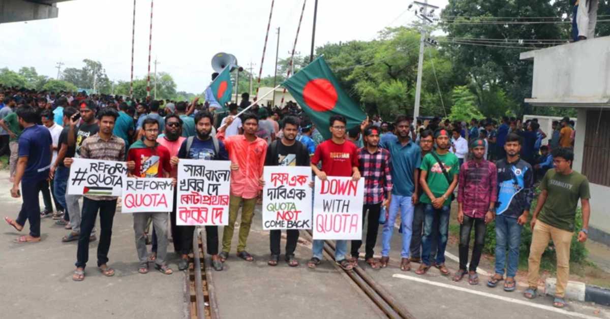 ঢাকা-রাজশাহী রেললাইন অবরোধ করেছেন শিক্ষার্থীরা। ছবি- সংগৃহীত