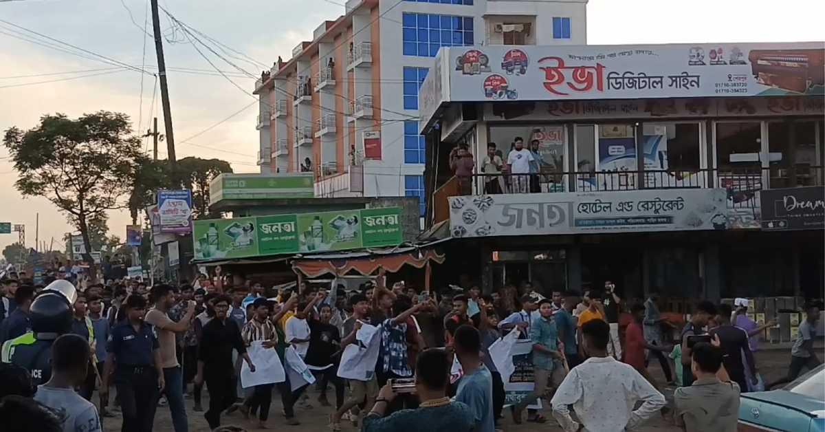 শেরপুরে কোটা সংস্কার আন্দোলনের সমর্থনে মিছিল শিক্ষার্থীরা। ছবি- আই নিউজ