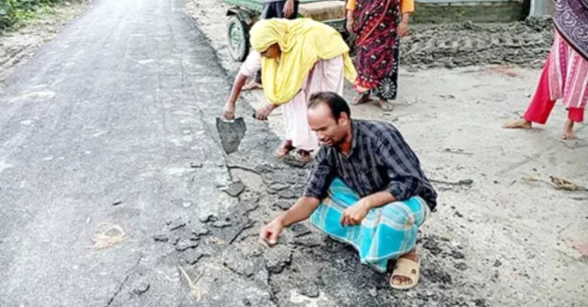 দায়সারা ভাবে কাজ করায় পরদিন সকালে থেকে জুতার সঙ্গে উঠে যাচ্ছে কার্পেটিং। 